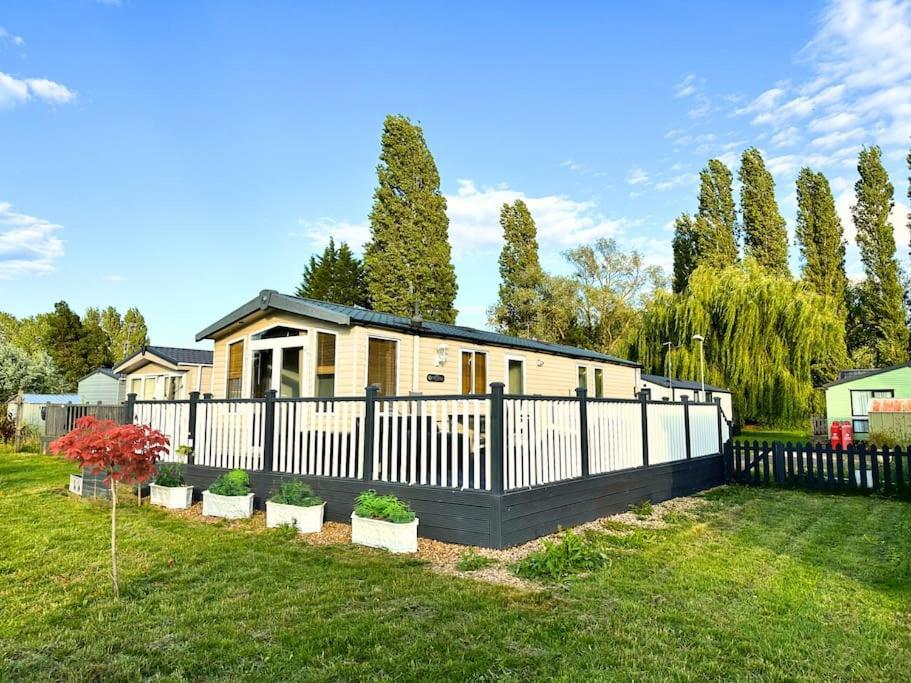 Holiday home Beautiful Newly Decorated Cabin Northampton